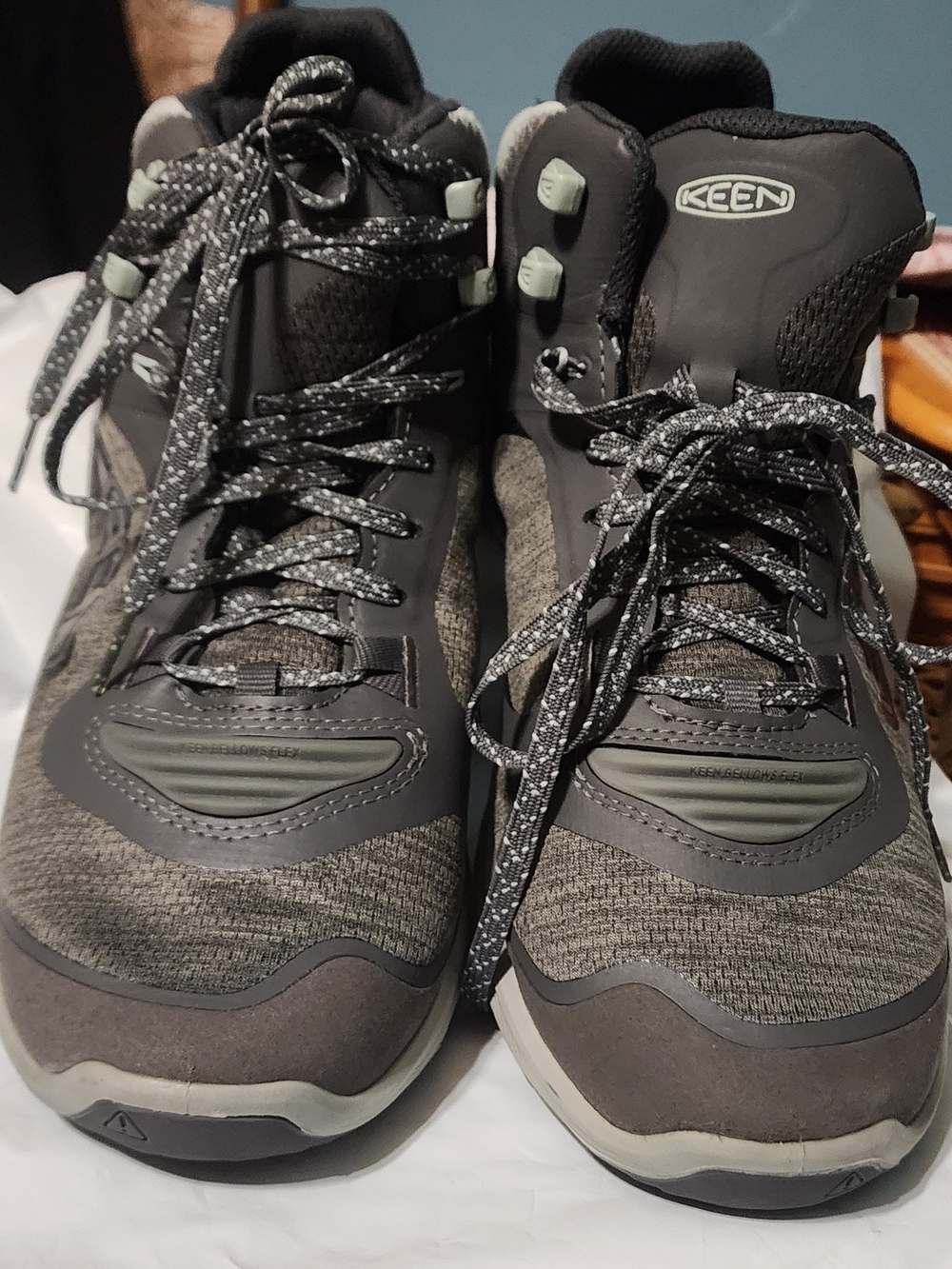 Keen Gray and Black Hiking Boots Sz M9.5 W11 New